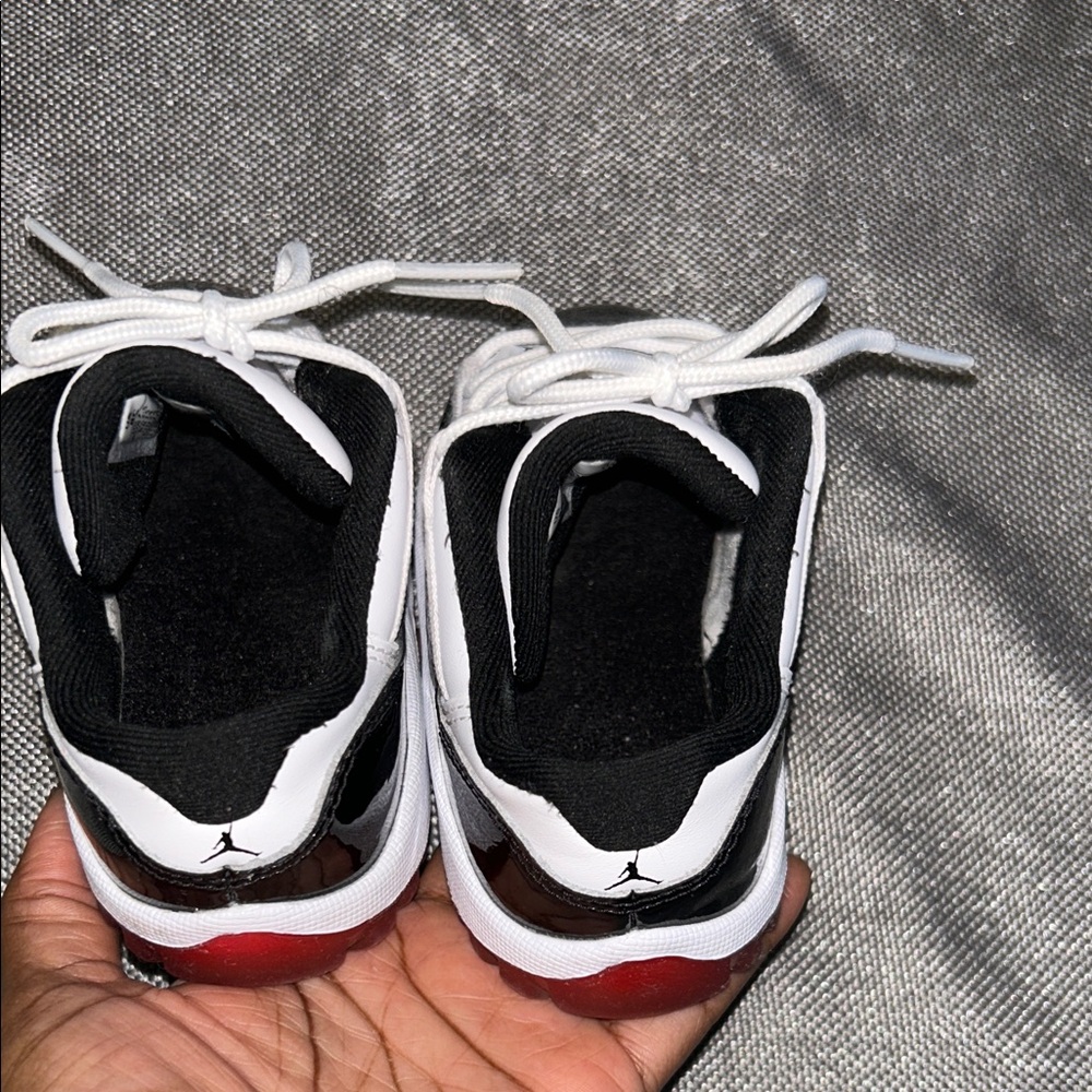 Jordan 11 Retro Low Concord Bred size 8c - Picture 5 of 5